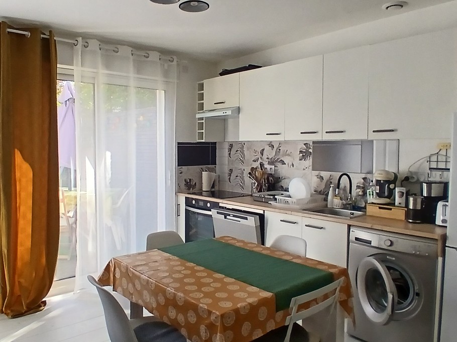 Le Studio M à Clermont-Ferrand : La pièce de vie avec cuisine