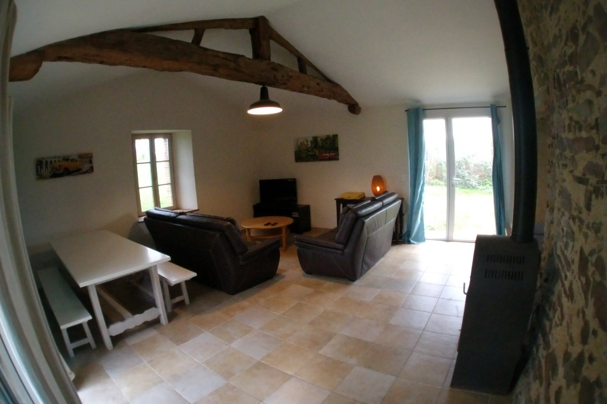 Salon avec grande table