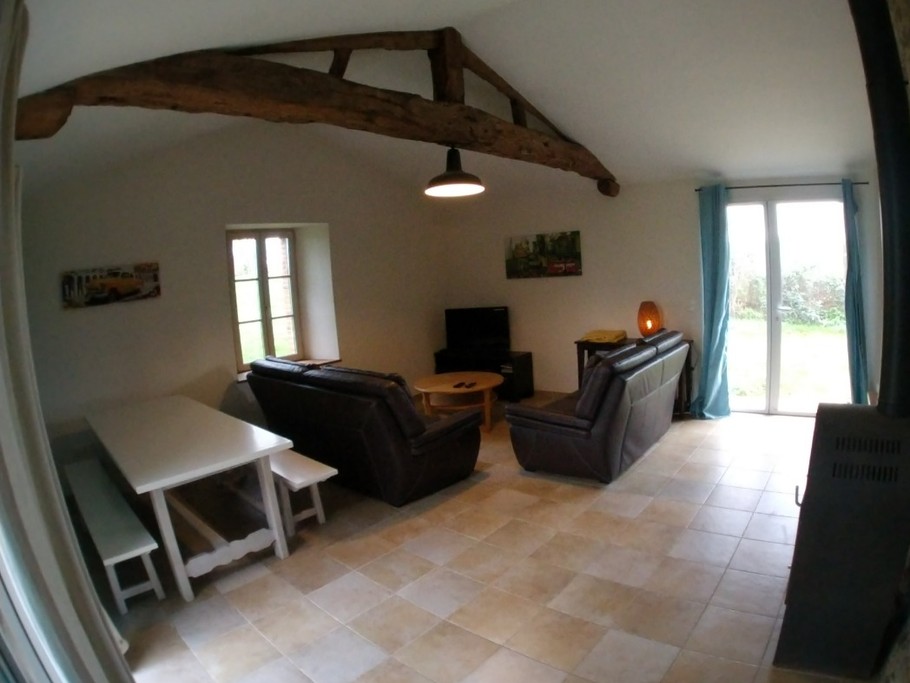 Salon avec grande table