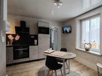 Cuisine ouverte sur salon/ séjour - Appartement Domaine du Bouleau Bains-les-Bains