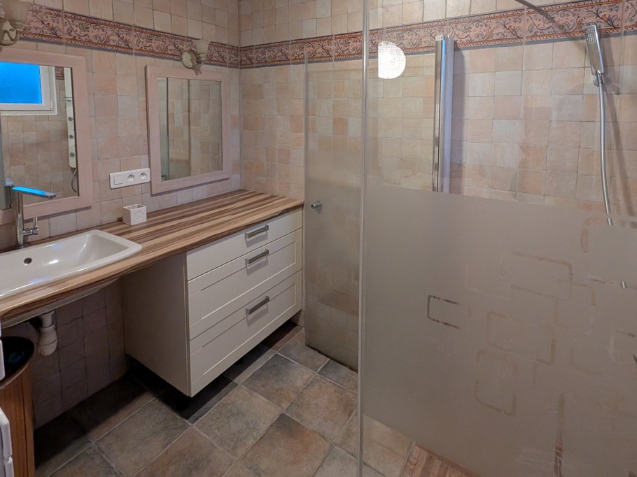 Salle d'eau privative à la chambre 1