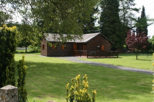 le chalet dans son parc