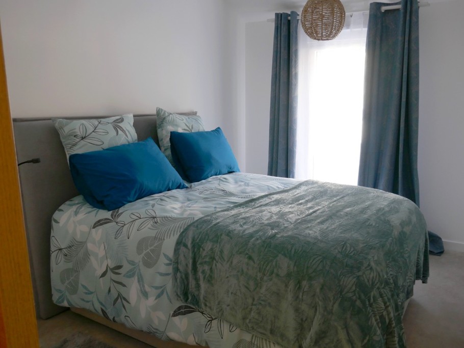 Bedroom with double bed (140cm)