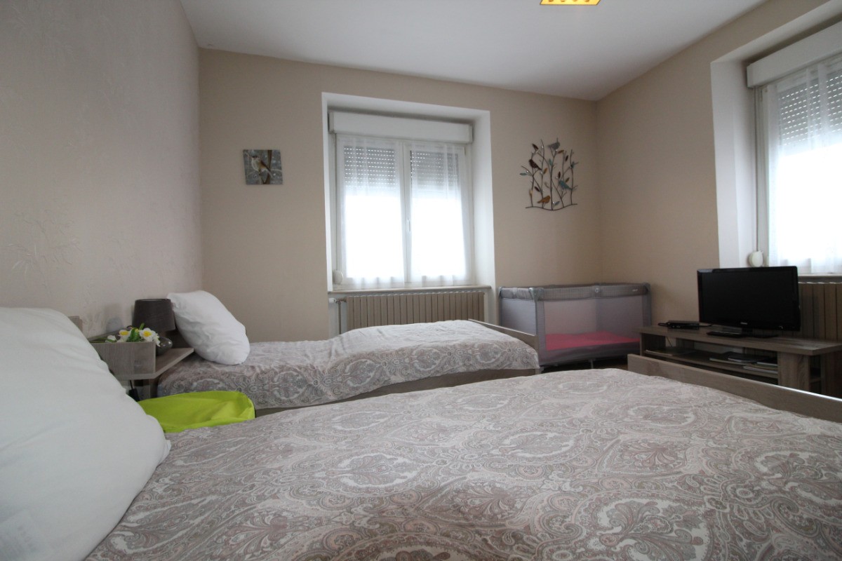 Chambre 2
2 singles + lit bébé