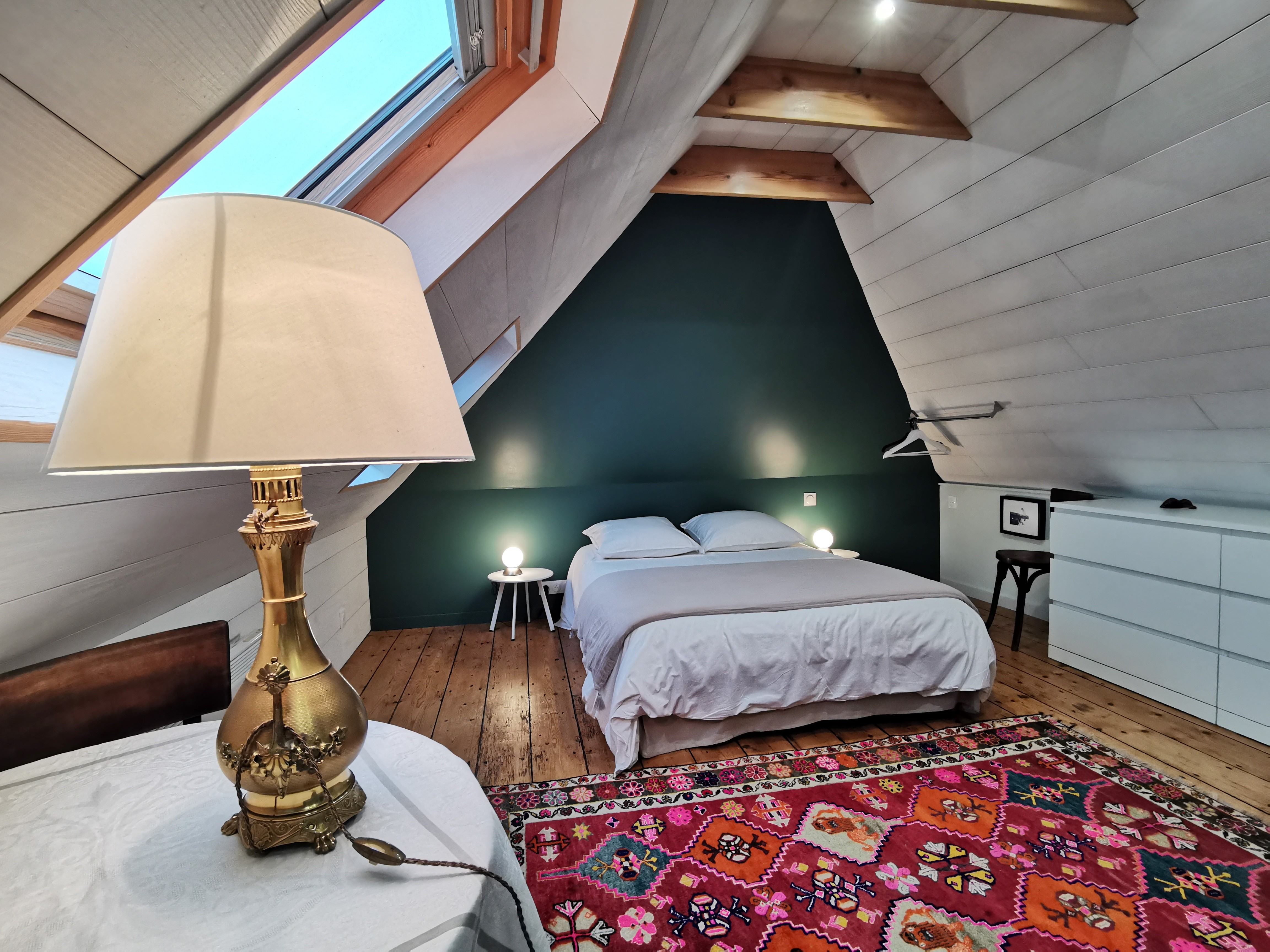 First floor: bedroom with double bed (140cm)