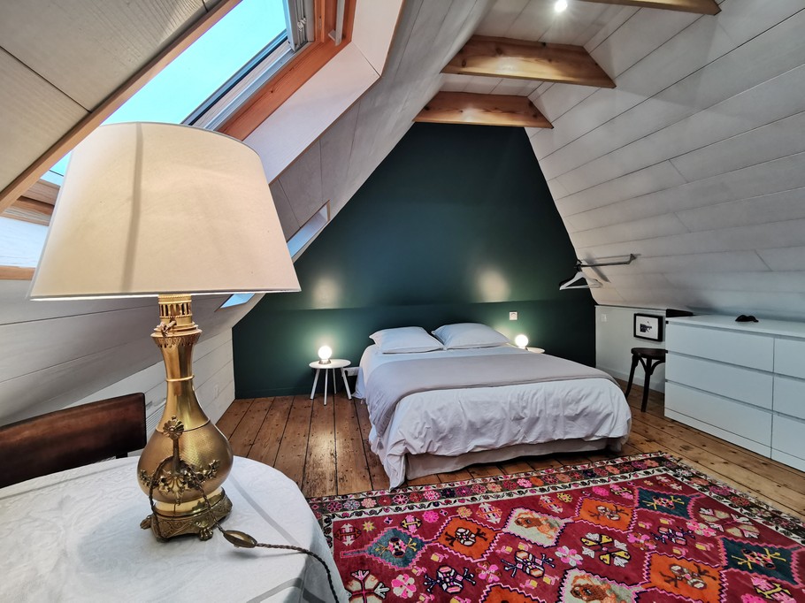 First floor: bedroom with double bed (140cm)