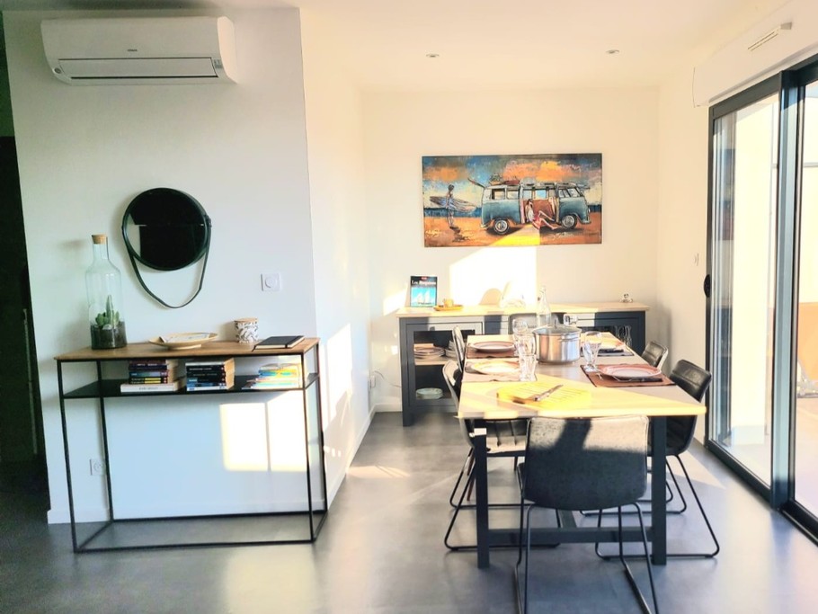 Grand séjour lumineux