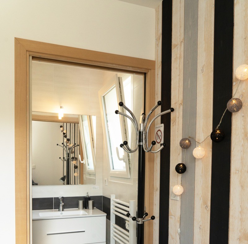 Vue sur la salle de bain