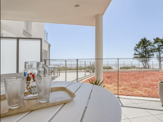 Terrasse orientée Sud-Ouest, vue océan