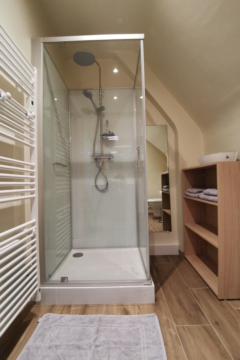 Salle d'eau commune à la chambre 1 Océan et chambre 2 Lilas