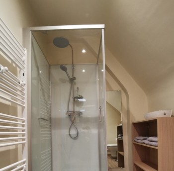 Salle d'eau commune à la chambre 1 Océan et chambre 2 Lilas