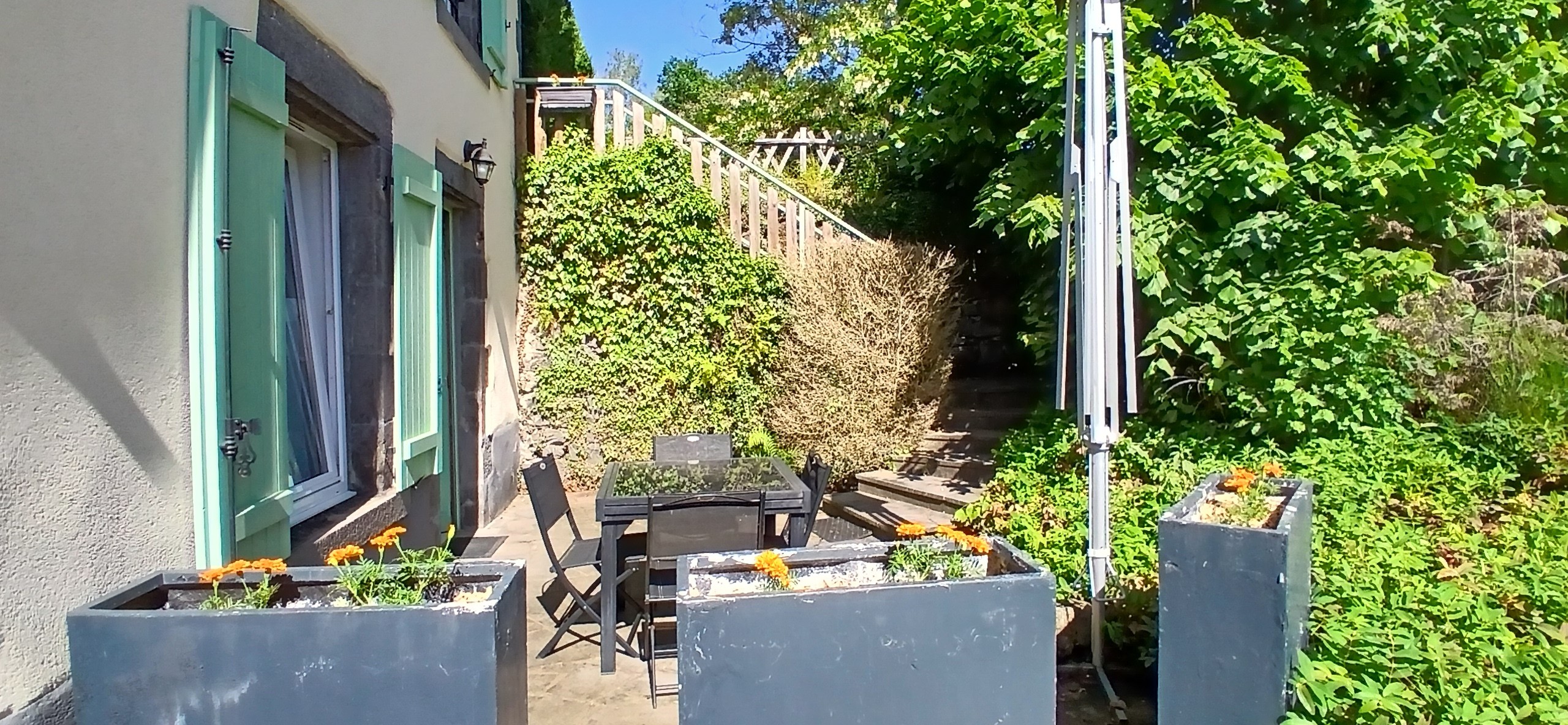 "Le Têtu" holiday cottage in Volvic: The Terrace