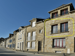 Façade de l'appartement l'Ostra 1, situé en front de mer sur le Port de la Houle à Cancale.