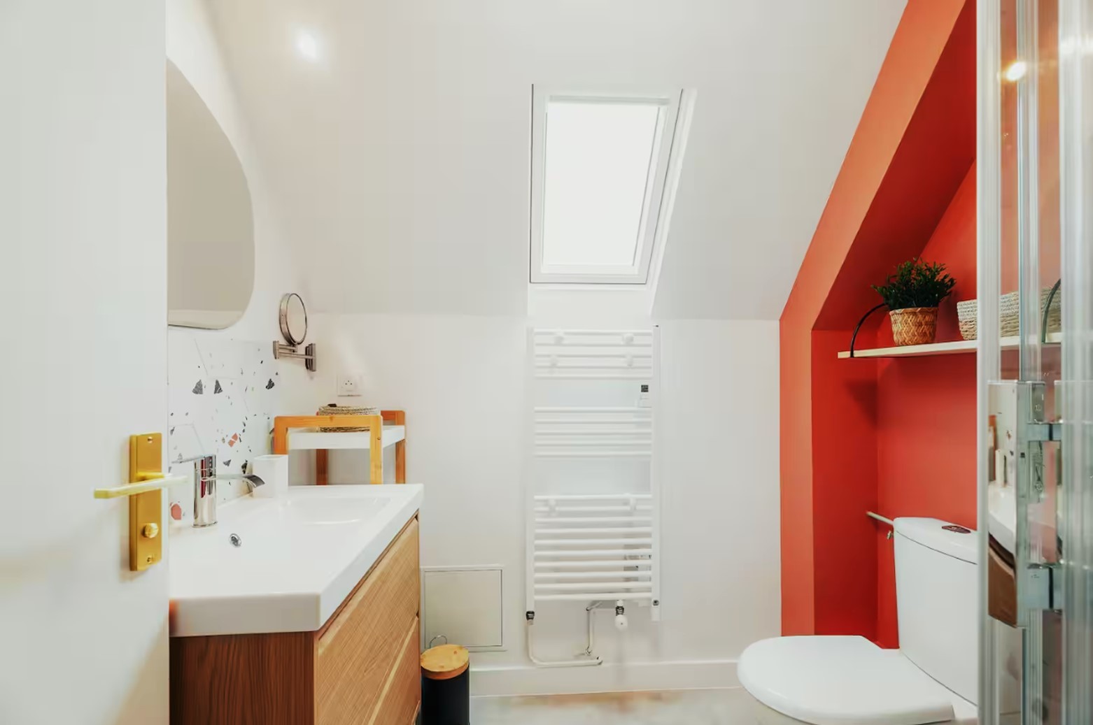 Salle d'eau avec douche grande dimension au 2nd étage