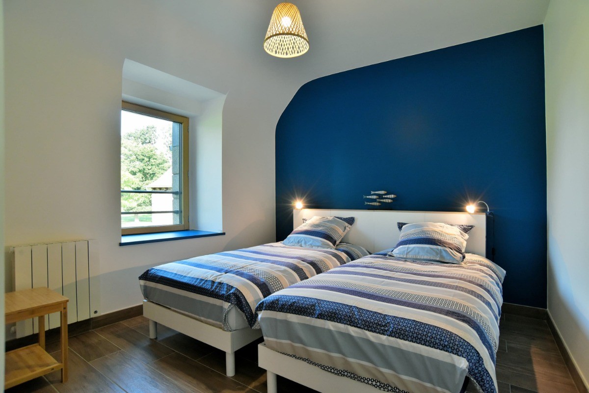 Chambre pour 2 personnes (2 lits de 90 x 190 cm), avec large dressing.