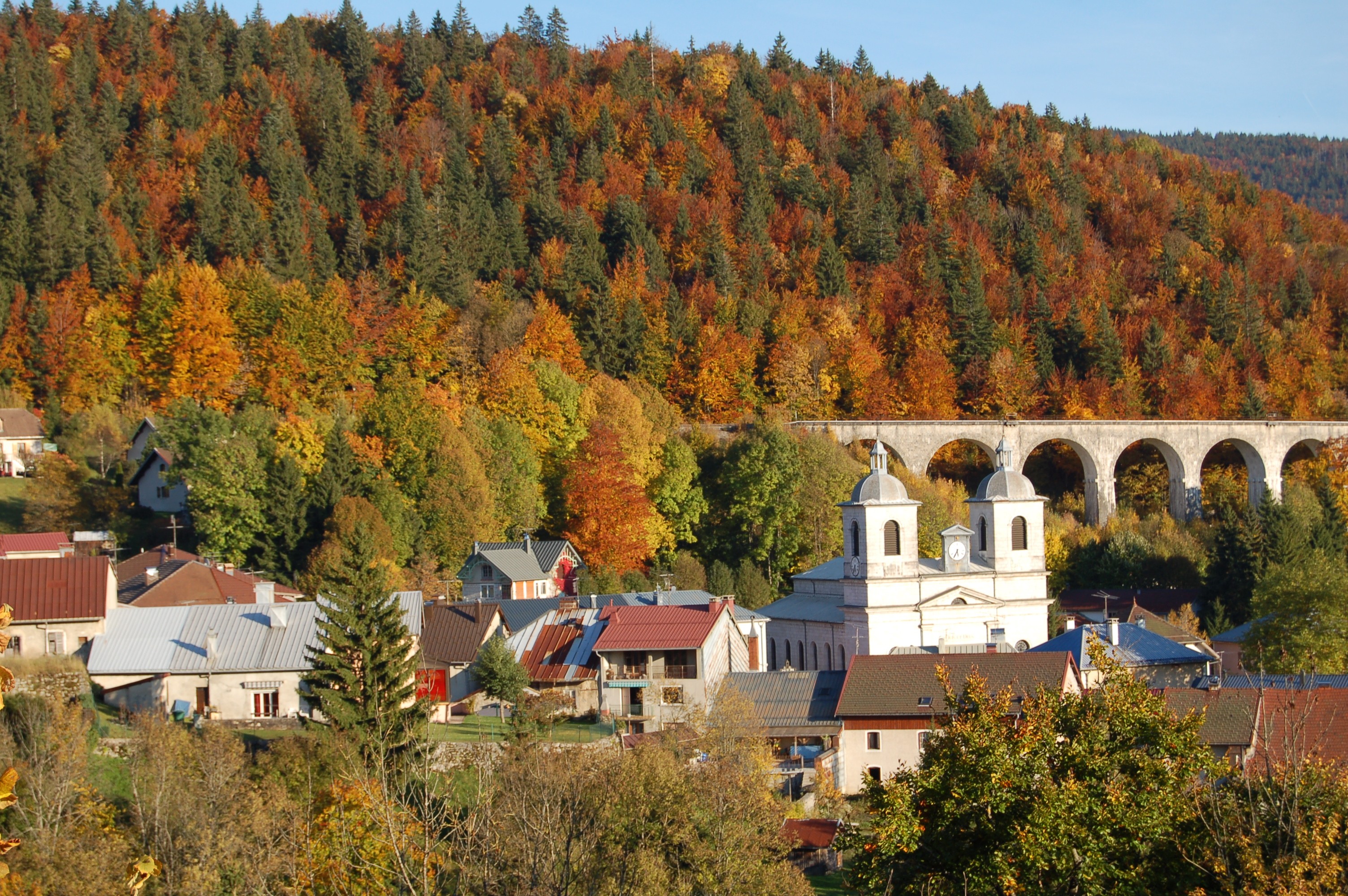 notre village avec son viaduc