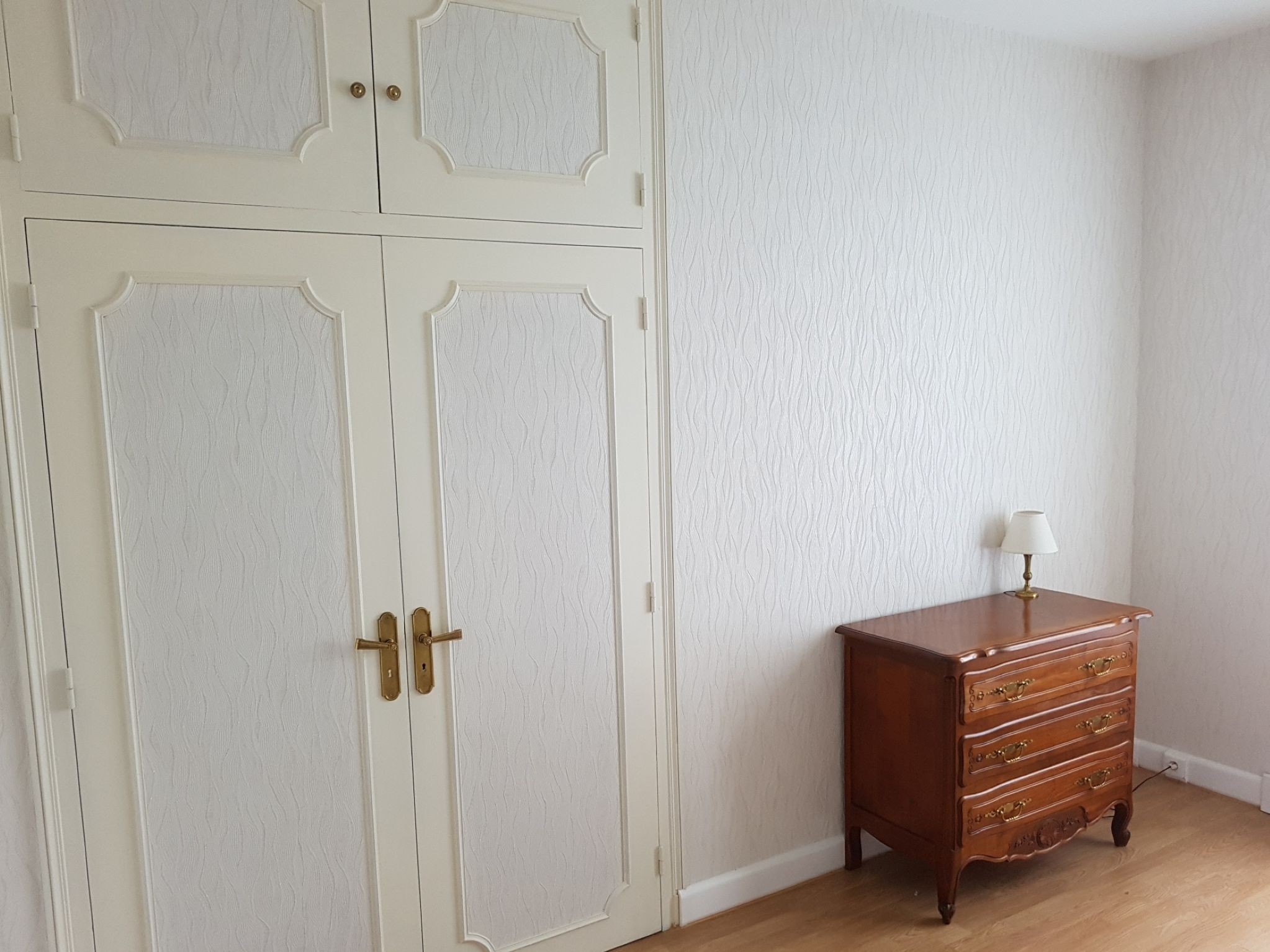 Le placard et la commode de la 1ere chambre