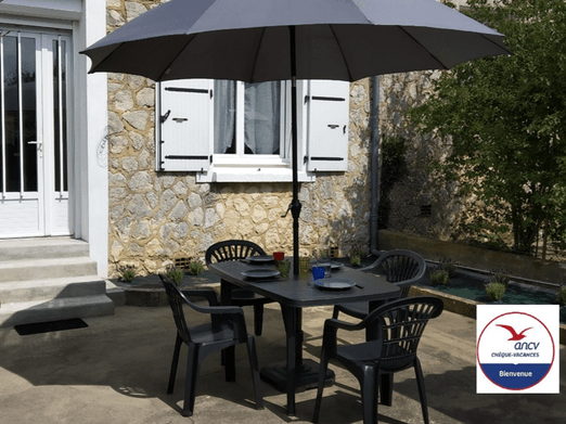 La Courette à l'arrière de la maison Saudau à St Jean d'Angély en Charente maritime