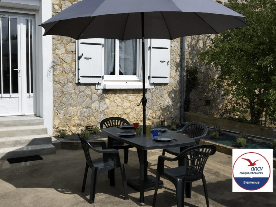 La Courette à l'arrière de la maison Saudau à St Jean d'Angély en Charente maritime