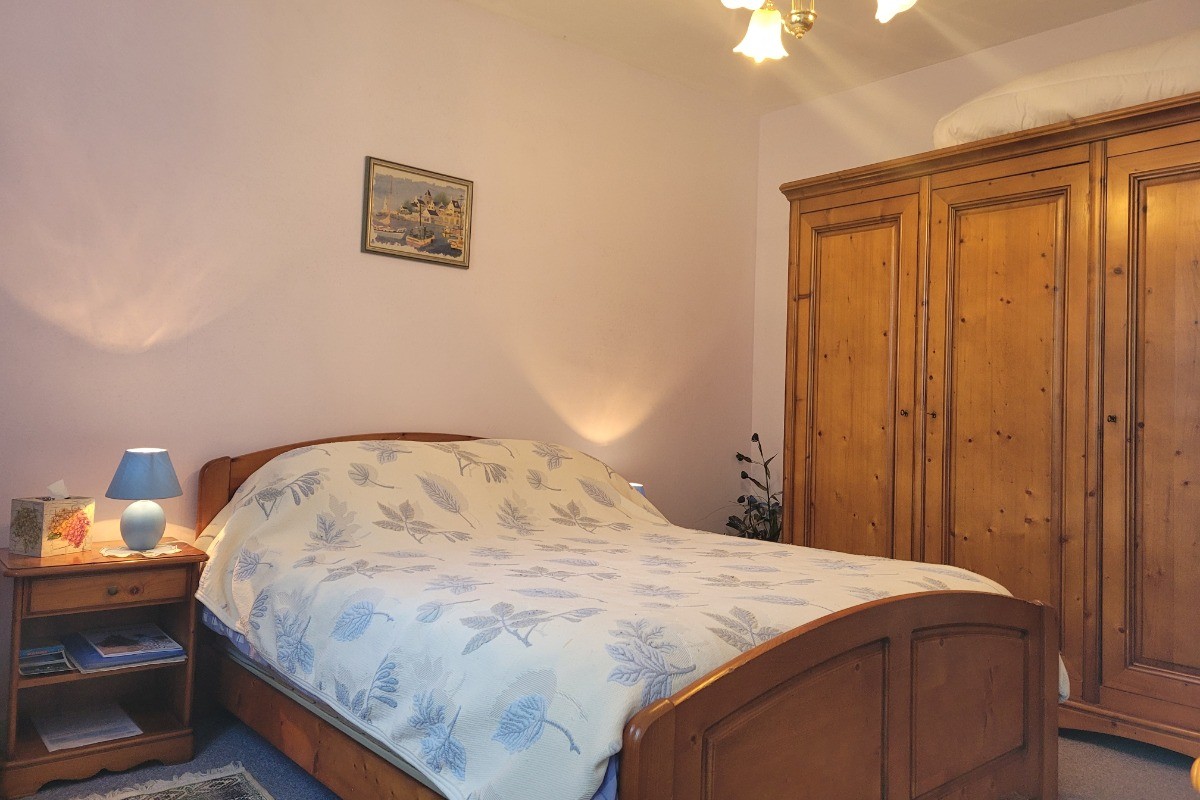 Chambre d'hôtes Clévacances, Ploluha, chez M. et Mme Mac Lachlan, chambre du RDC avec lit double