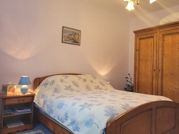 Chambre d'hôtes Clévacances, Ploluha, chez M. et Mme Mac Lachlan, chambre du RDC avec lit double