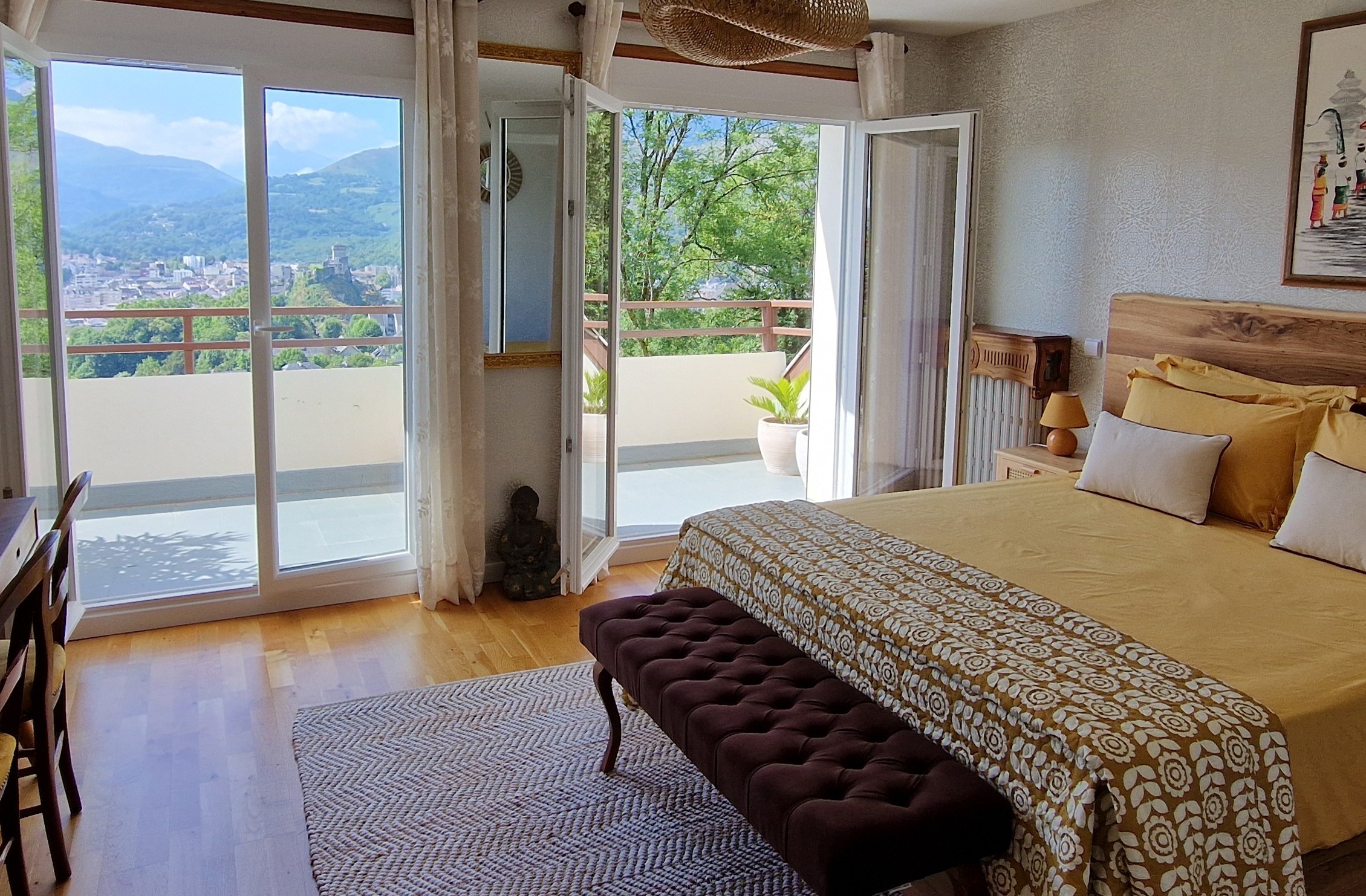 Chambre BALI et vue sur les Pyrénées