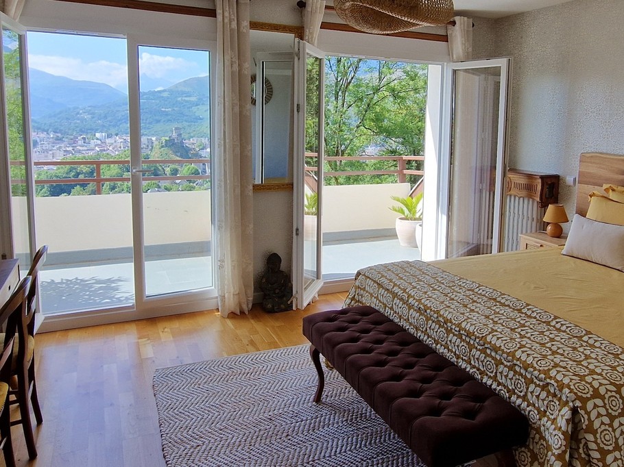 Chambre BALI et vue sur les Pyrénées