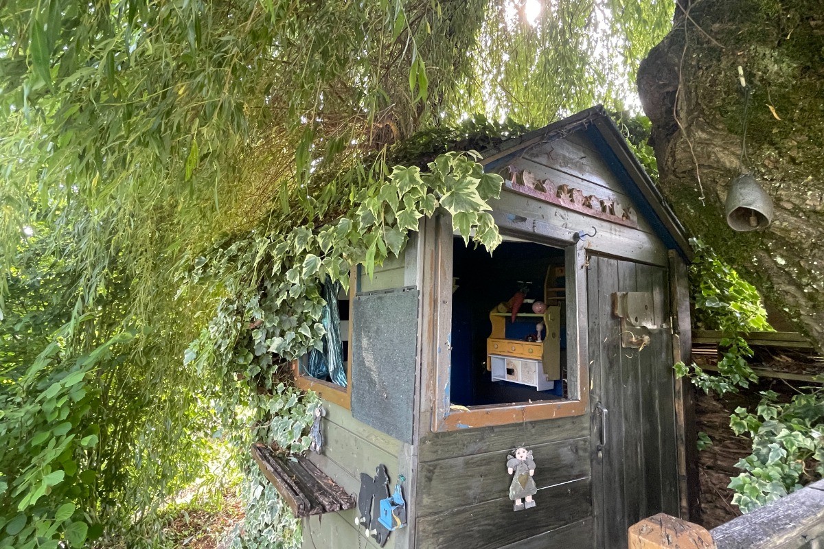 La cabane des enfants dans le saule.