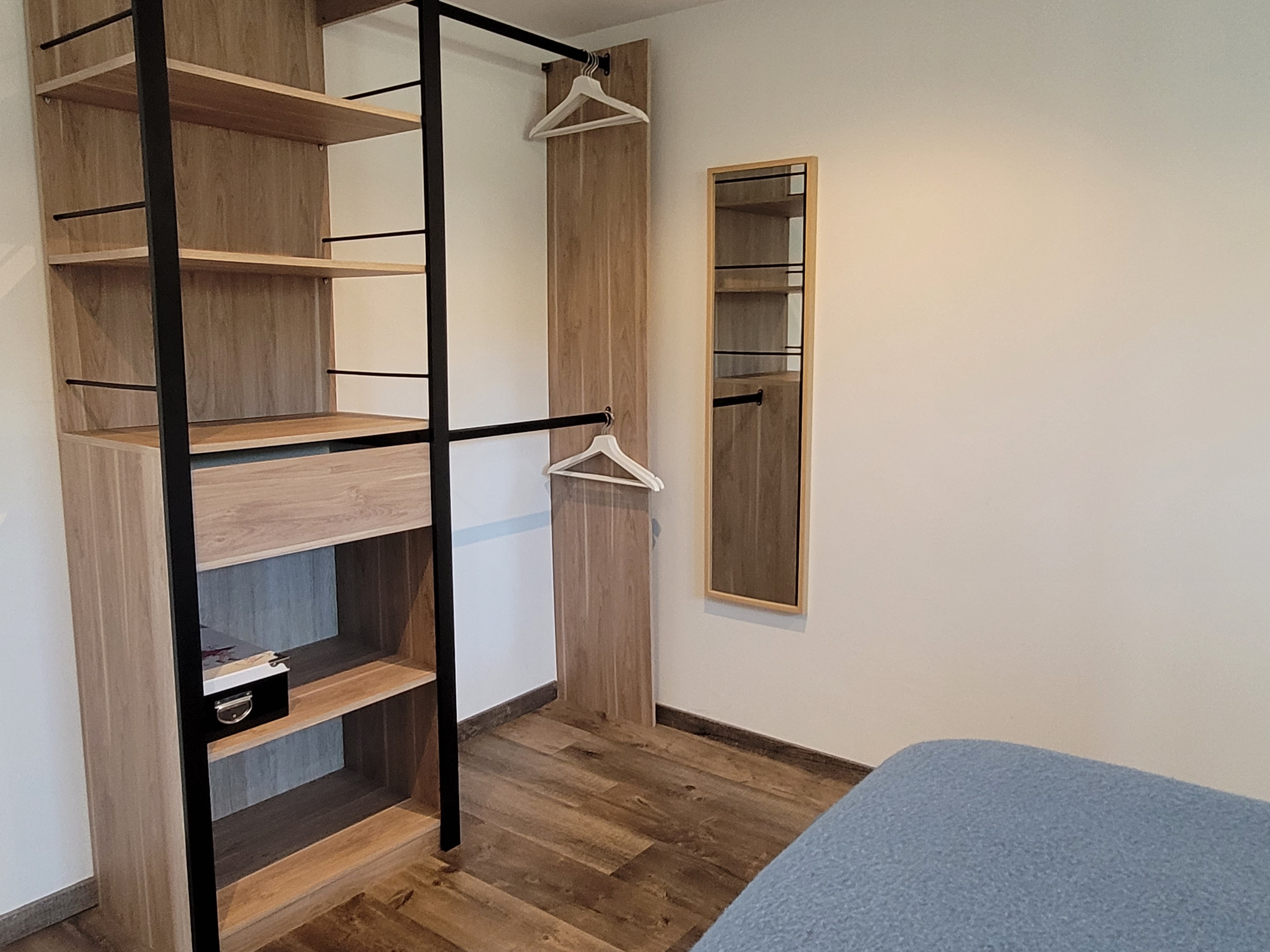 Ancre Violette, 2-people flat, ground floor, bedroom with storage space