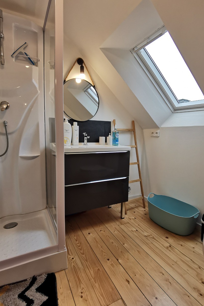 Etage : Salle d'eau avec WC