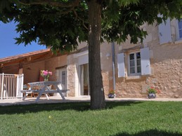 Gite La Grange Chez Bariot pour 10 personnes avec piscine et jacuzzi intérieur en Charente