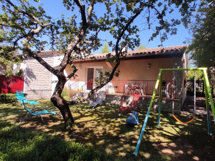 Gîte les clapas - la Maison Verte - extérieur