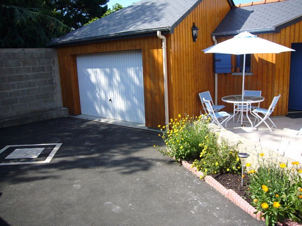 Garage privé - possibilité de se stationner devant.