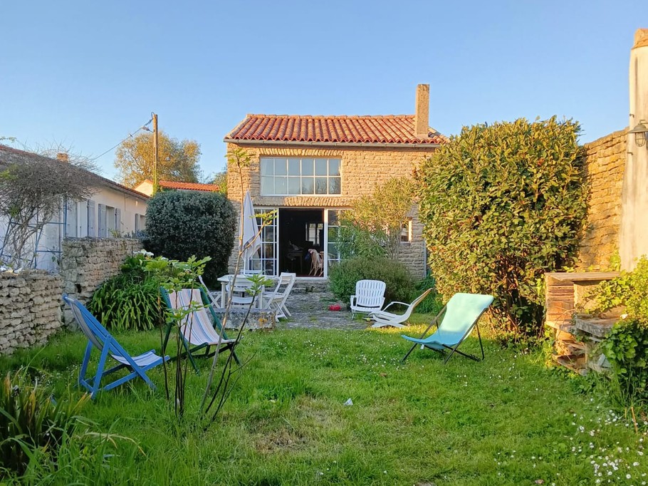Jardin arrière de la maison sans vis à vis