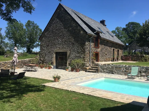 La piscine chauffée et terrasse