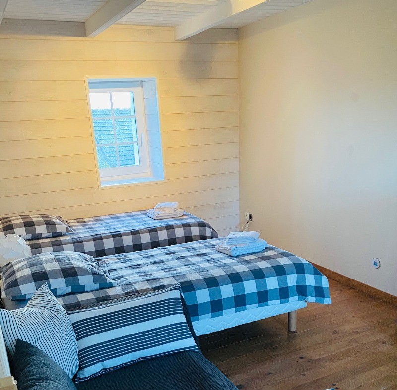 Chambre avec deux lits de 90 à l'étage