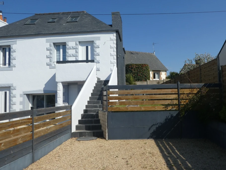 Cour pour un véhicule