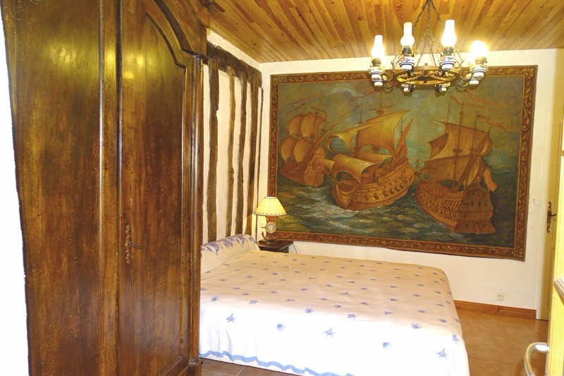 La chambre avec ses colombages a l'ancienne : 1 lit en 160 et 90