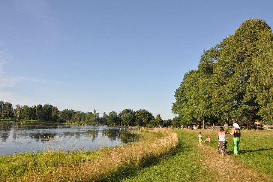 Location de vacances Maison rénovée à proximité de La Naute et d'Aubusson en Creuse étang de La Naute (pêche, baignade, animations musicales...)