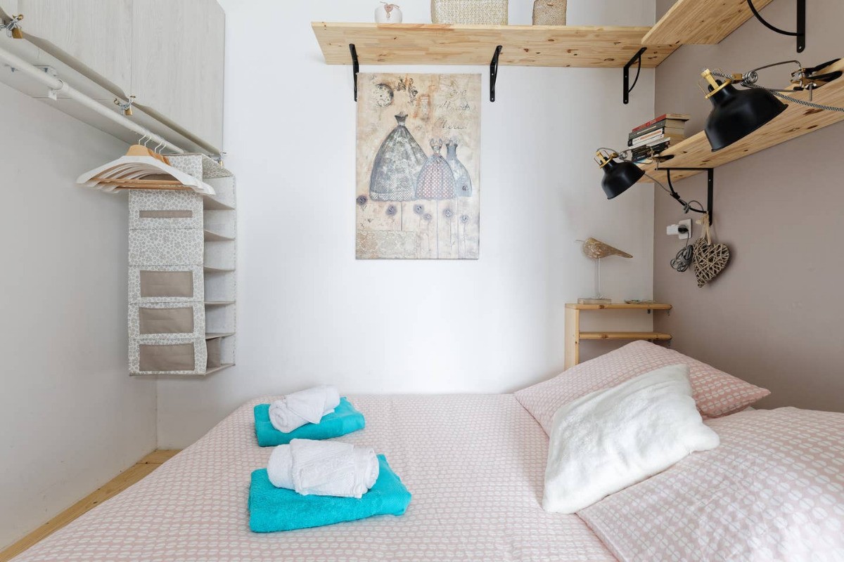 Voici votre coin nuit avec un vrai matelas de 140x190