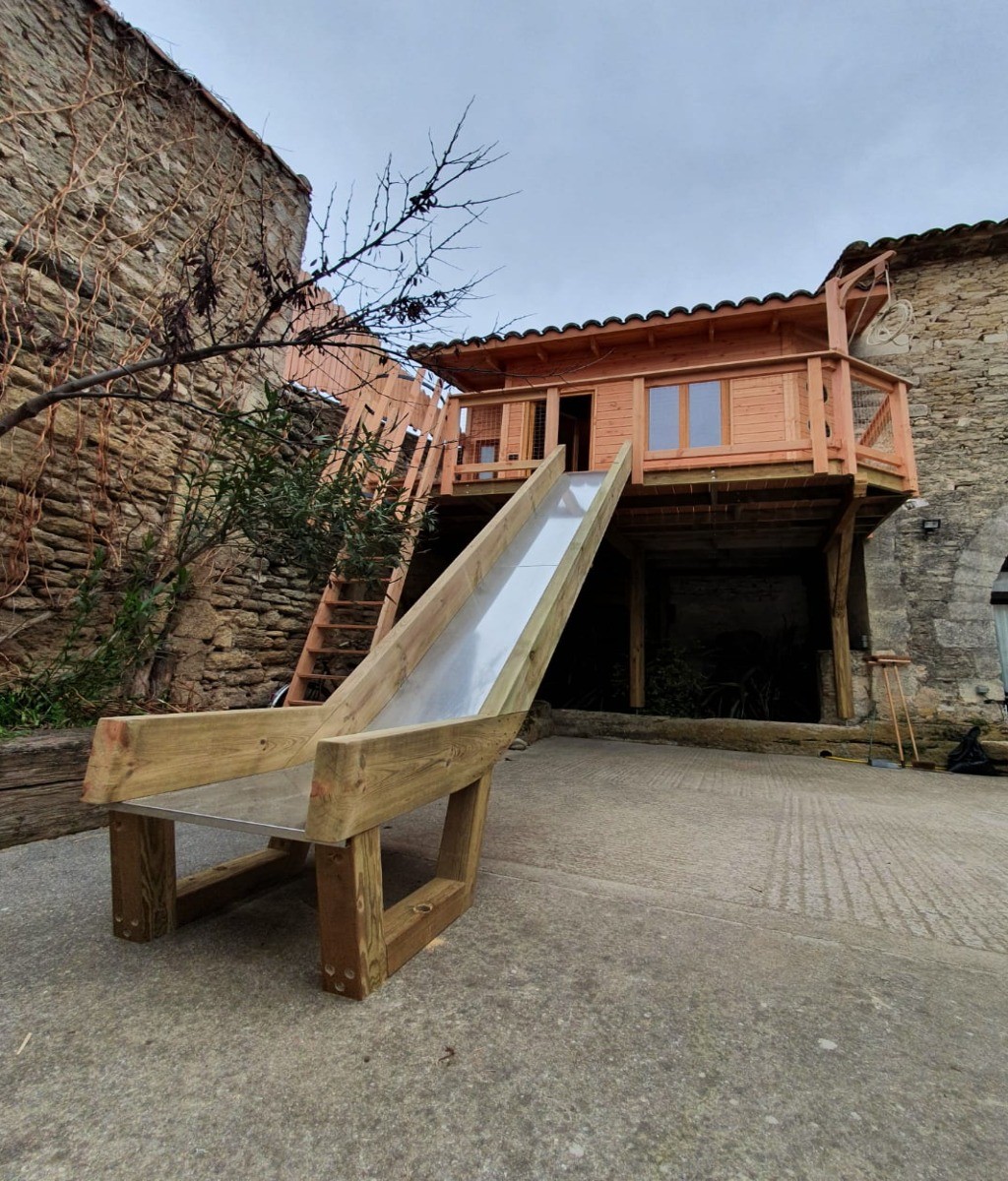 Le toboggan géant de la cabane (pour les grands enfants >6 ans)