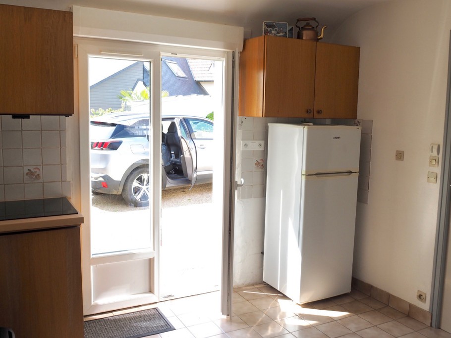 sortie sur la terrasse et le jardin