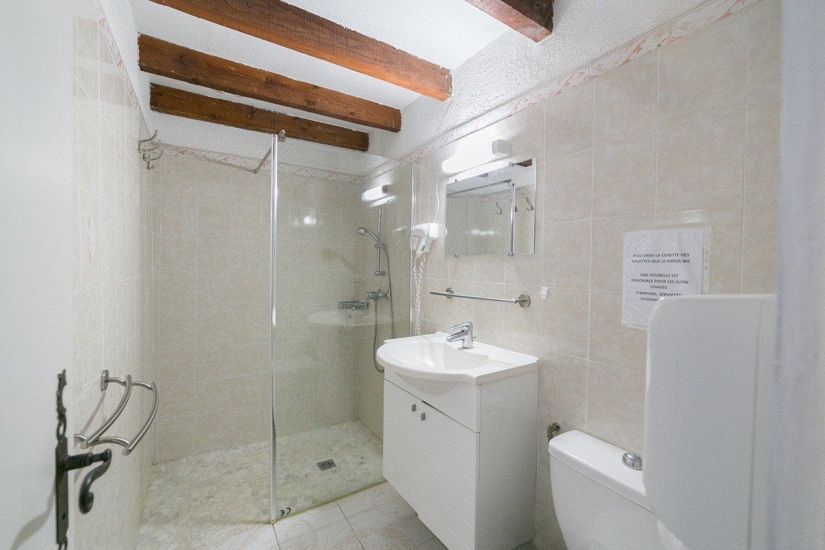 Salle d'eau avec WC