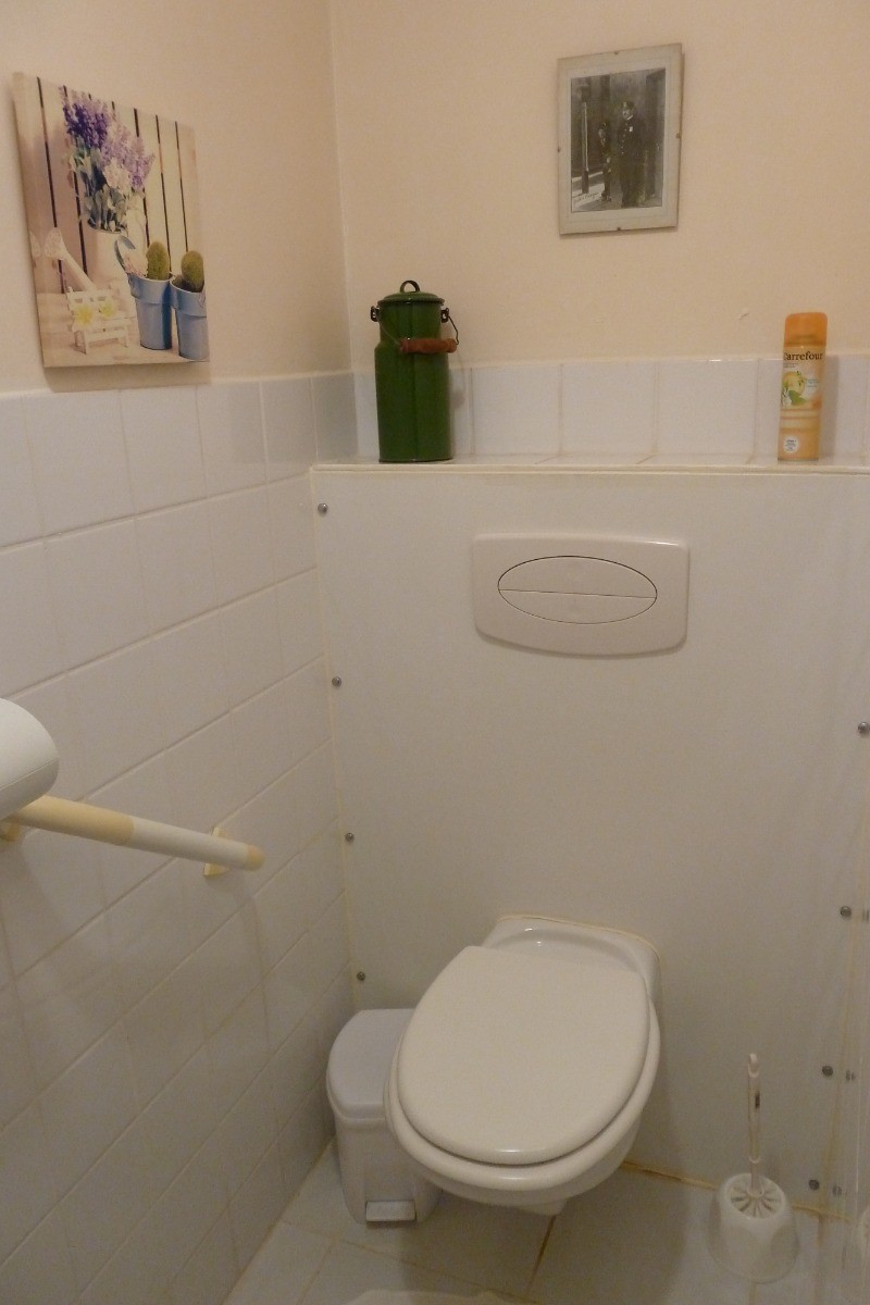 Toilettes séparées - Gîtes du Holit au cœur de la Lorraine