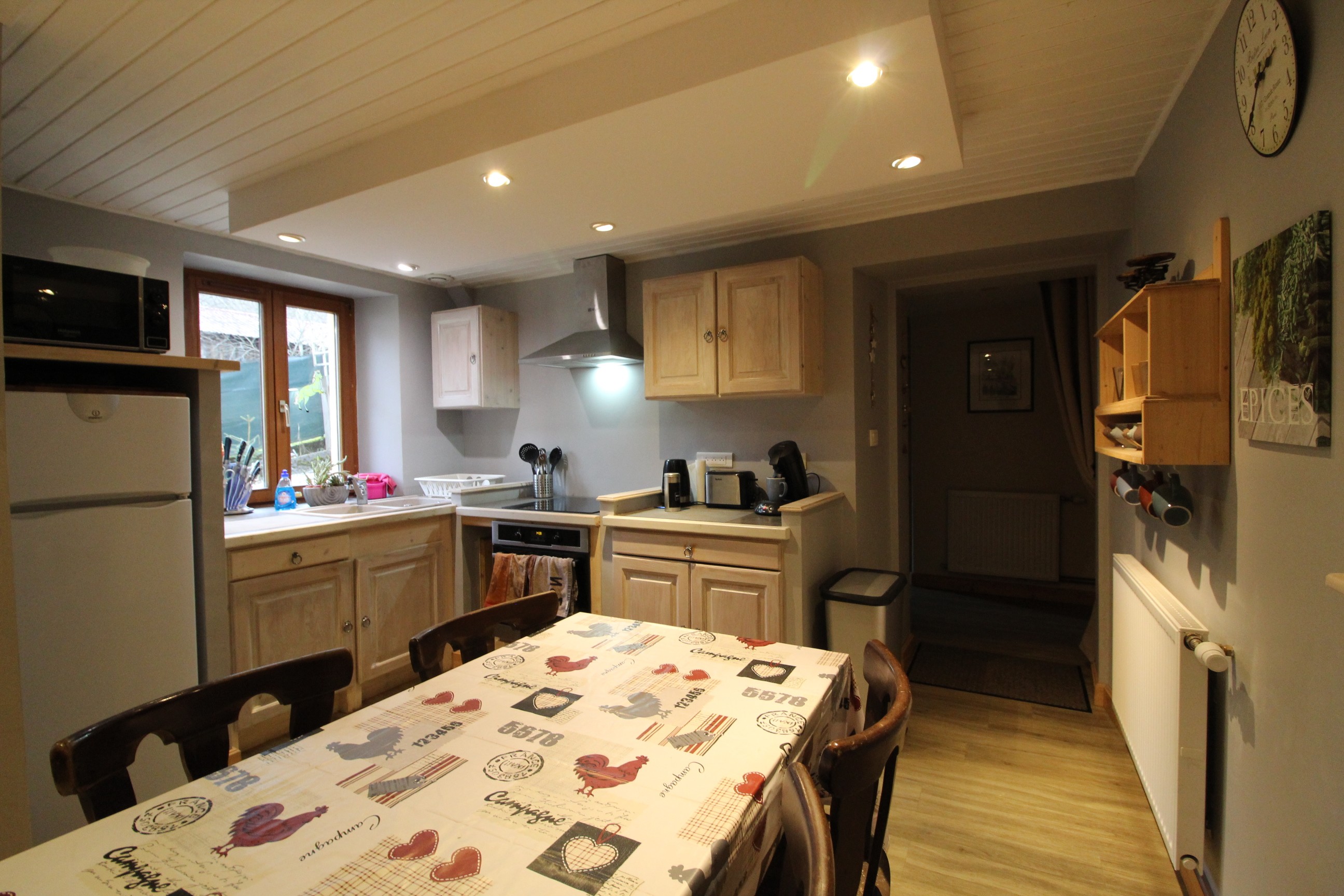 Espace cuisine - Appartement tout confort avec jacuzzi à Plainfaing