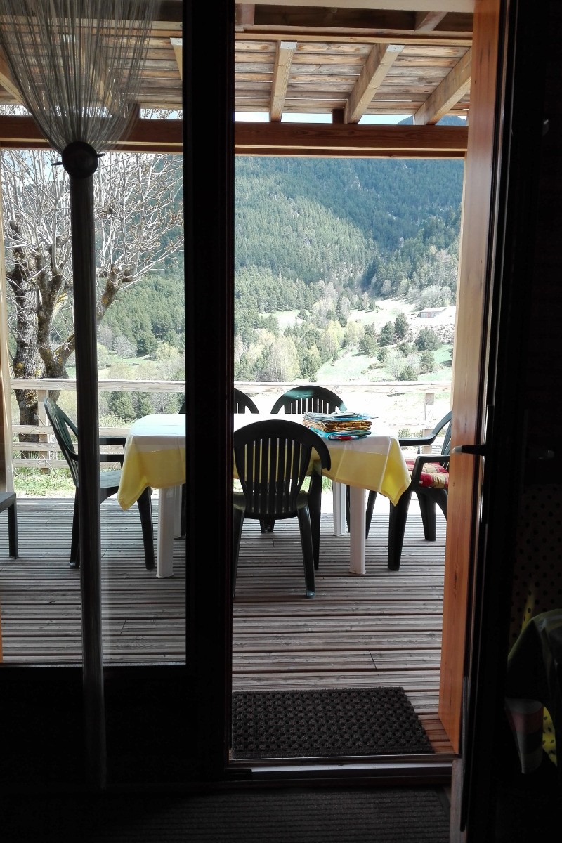 Vue du séjour sur la terrasse