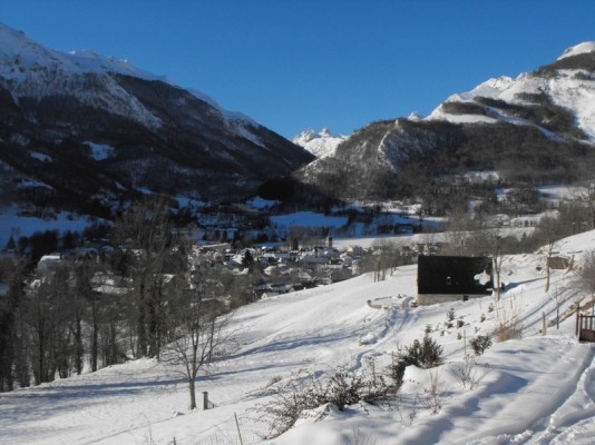 La vallée sous la neige