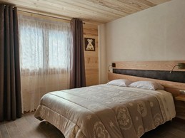 Chambre - lit double + 2 lits superposés