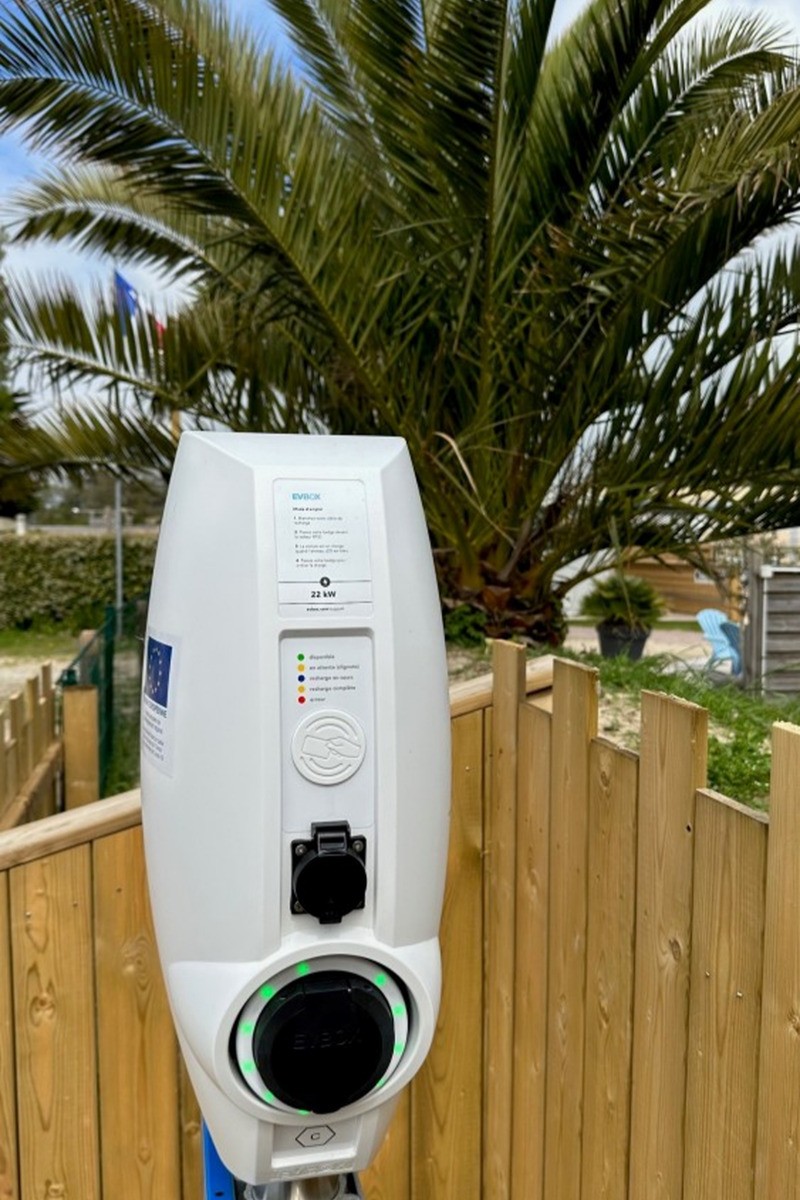 BORNE ELECTRIQUE VOITURE
