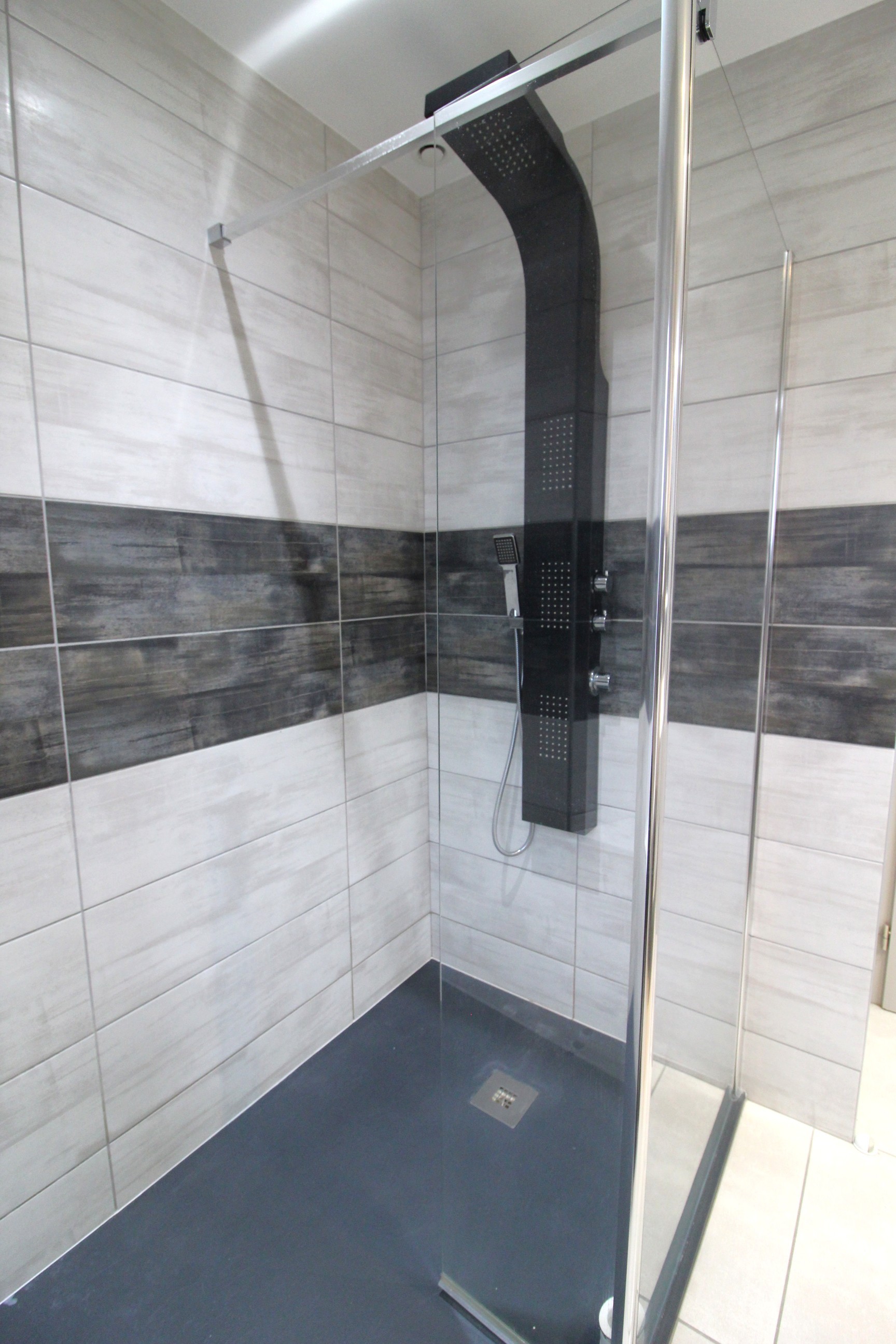 Salle d'eau avec douche italienne - Appartement à La Bresse, proche des lacs, pistes de ski et randonnées